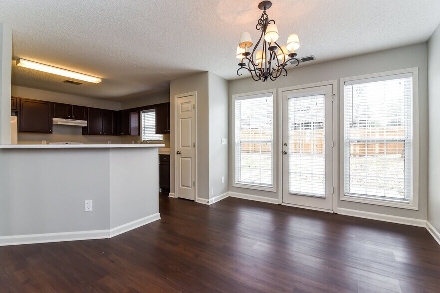 Building Photo - 4323 Chesapeake Trace