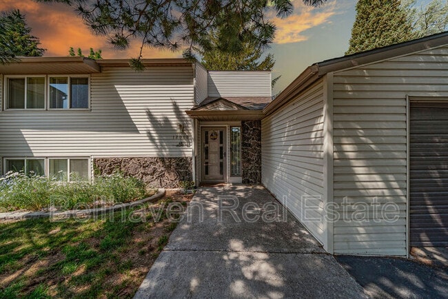 Building Photo - 12000 S Sunrise Cir
