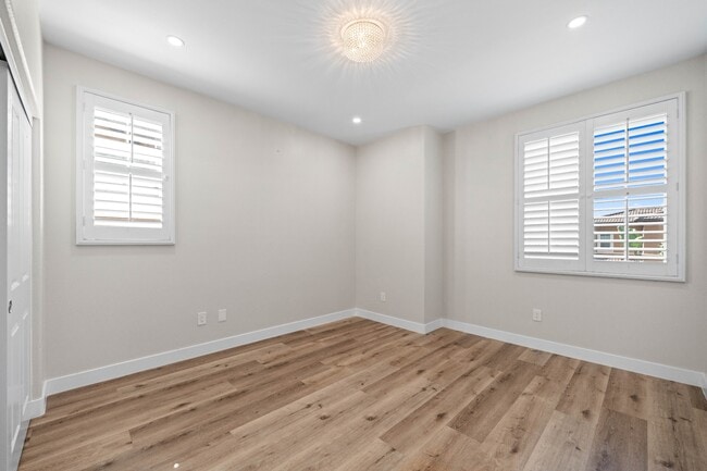 Building Photo - 9204 S Nobel Way