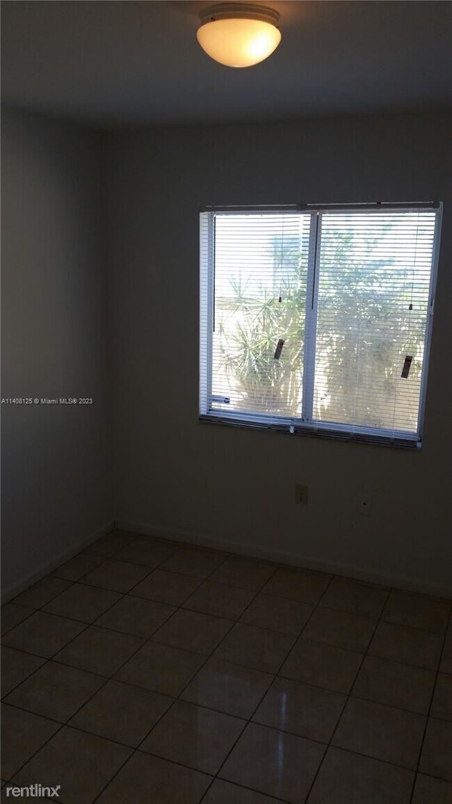 Building Photo - 4 br, 2 bath House - 13950 NE 2nd Ave # 1A 0