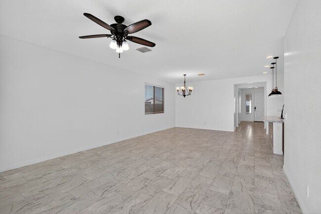 Building Photo - Spacious 4BR House in Goodyear