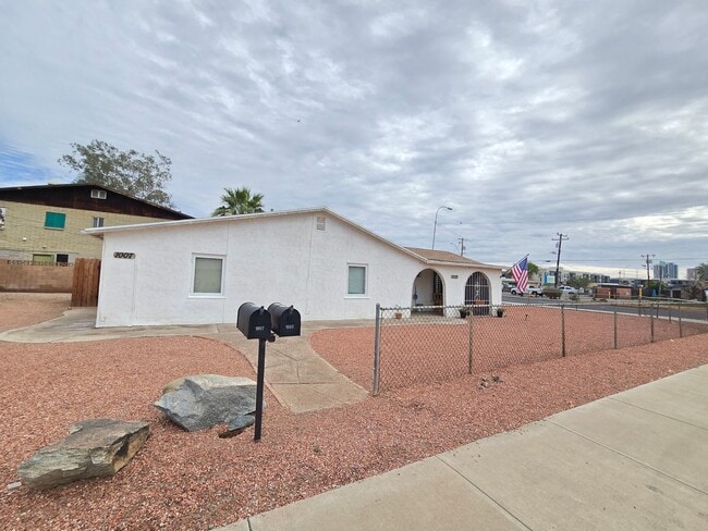 Building Photo - 1007 N Scovel St