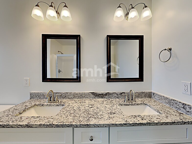Building Photo - 1009 Fieldmere Pl