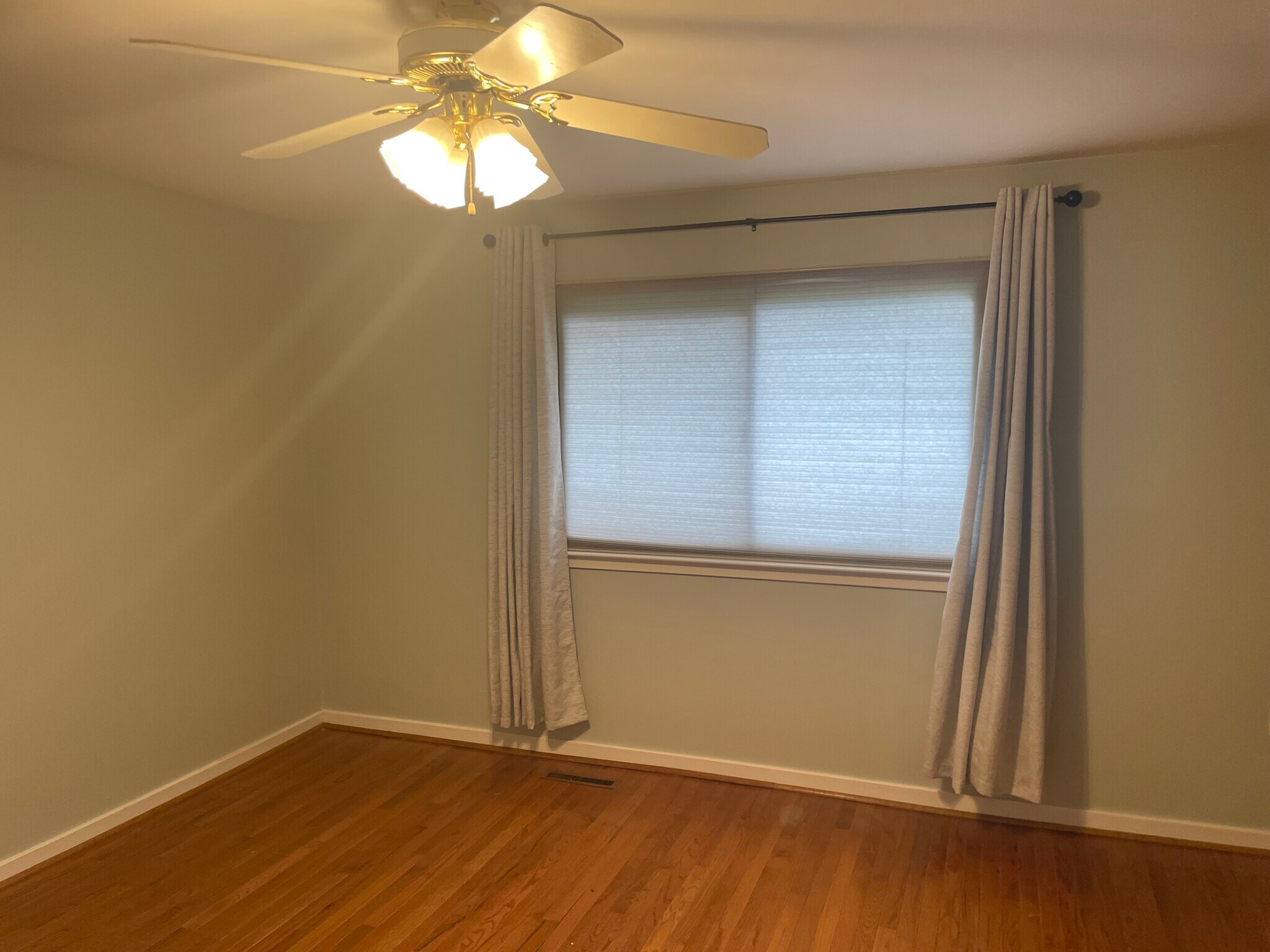 Main bedroom - 233 Marywatersford Rd