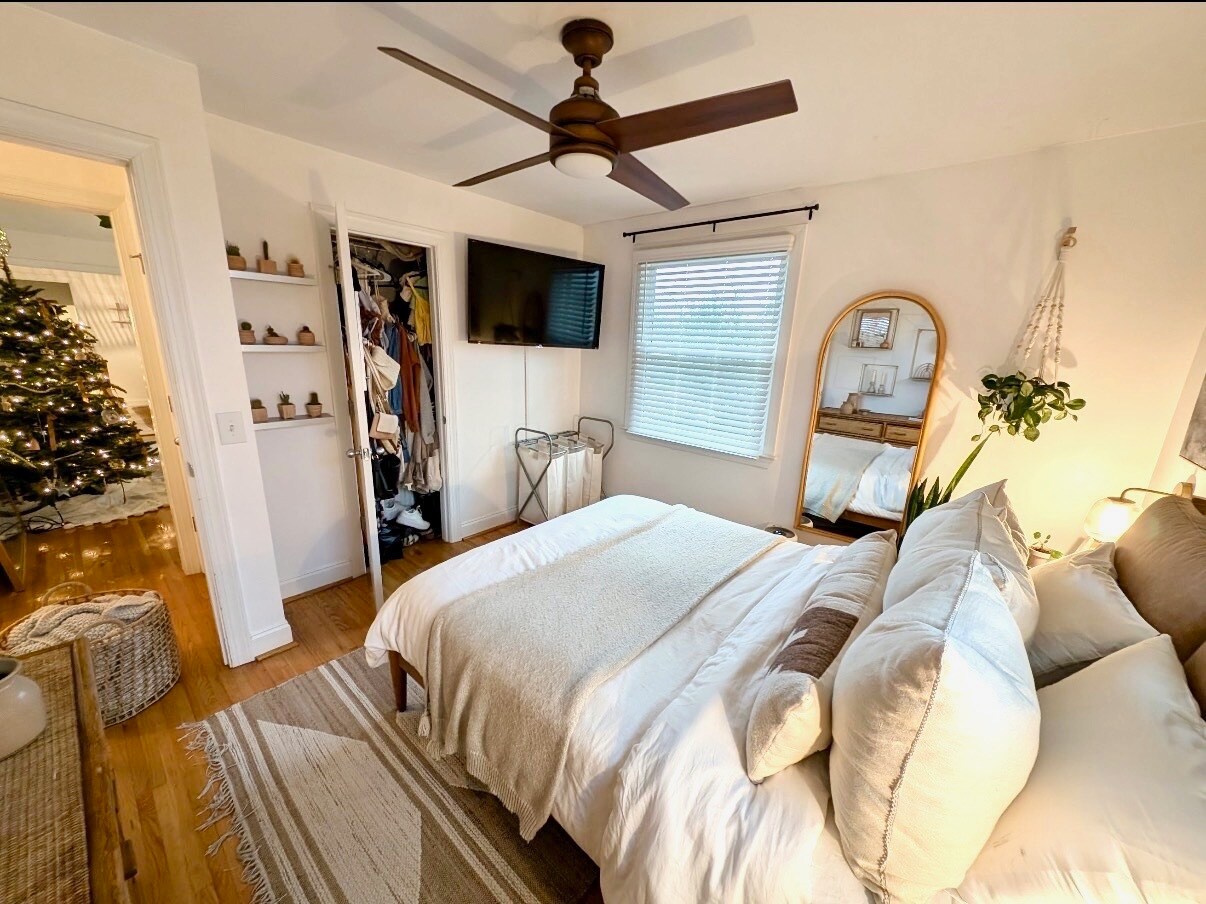 Building Photo - 2000 Upland Dr