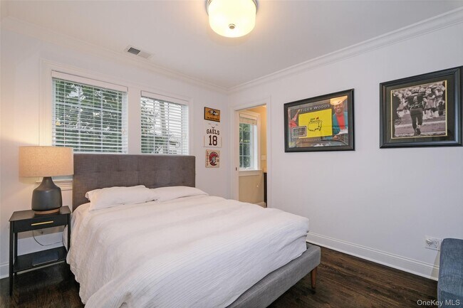 Building Photo - 23 Cedar Pl