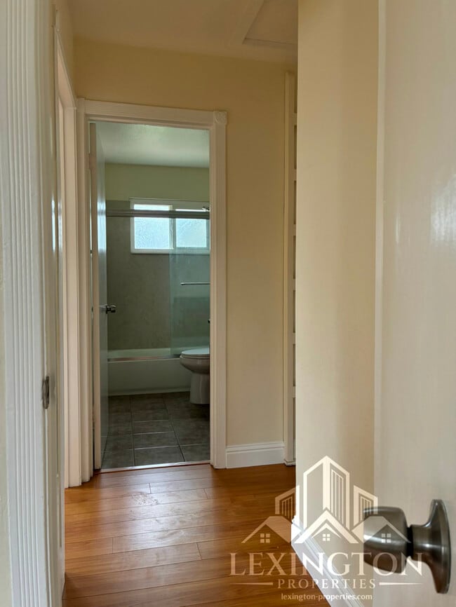 Building Photo - Wonderful, 3BD/2BA, Home off Bell St. and ...