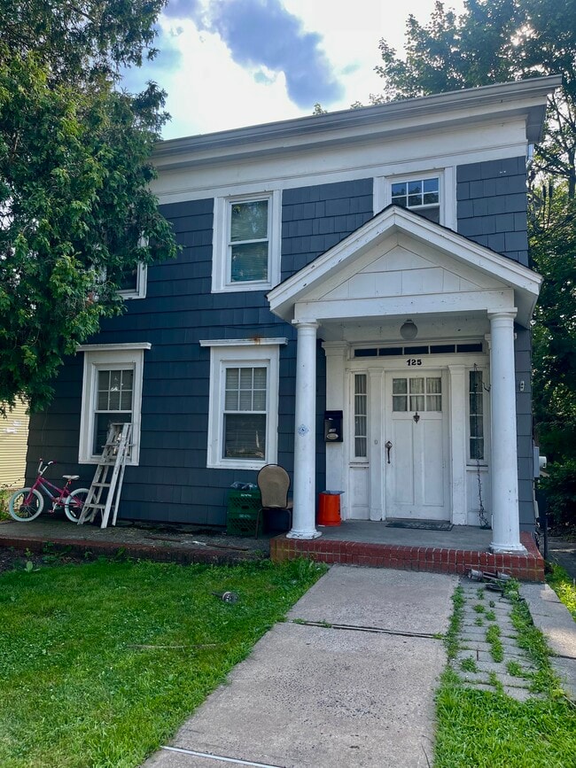 Primary Photo - 125 N Main St