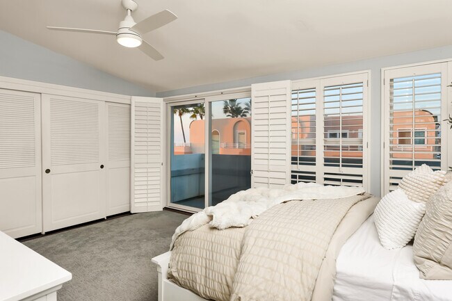 Building Photo - 2949 Ocean Front Walk