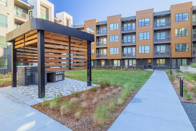 Building Photo - 10505 Deerwood Rd