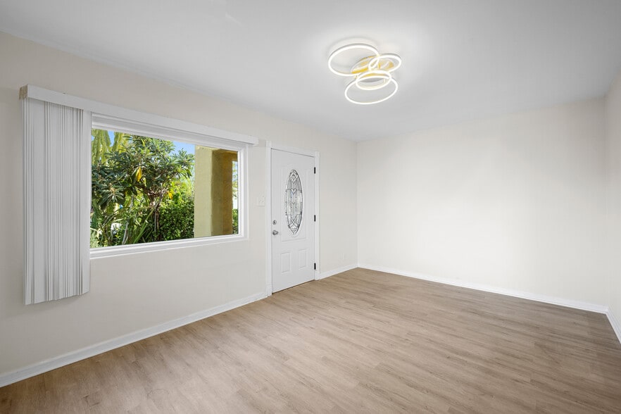 Building Photo - 325 Lafayette St