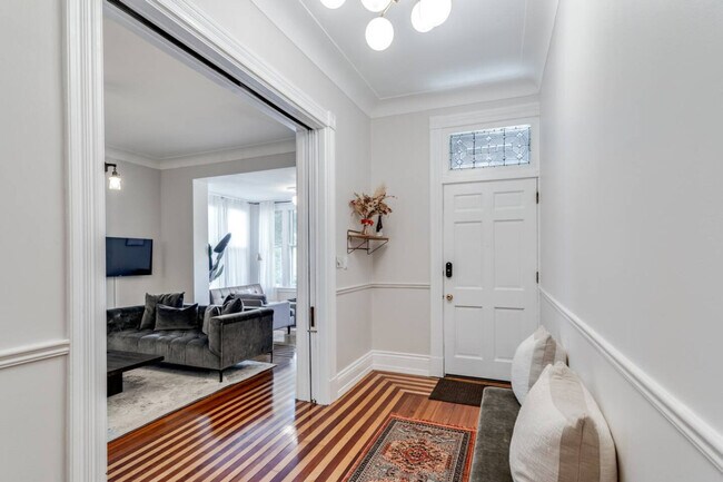 Building Photo - 351 Thrall St