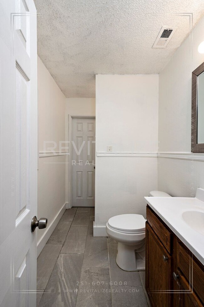 Building Photo - 3 BR 2 BA Home with Fenced Yard & Carport