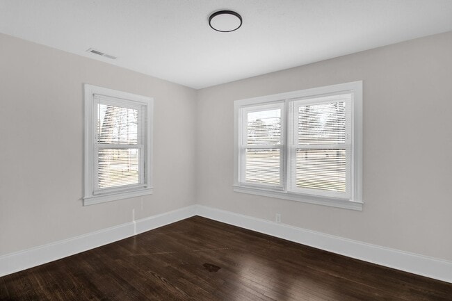 Building Photo - Lovely 3 bedroom, 1 bathroom home in High Point with LVP throughout!