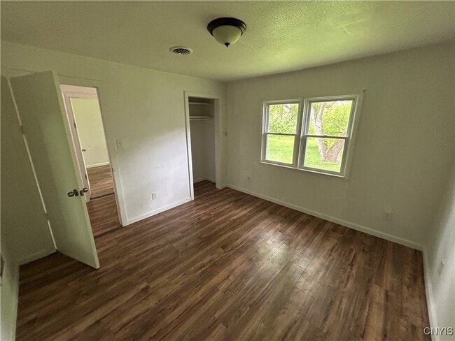 Building Photo - 281 US-11