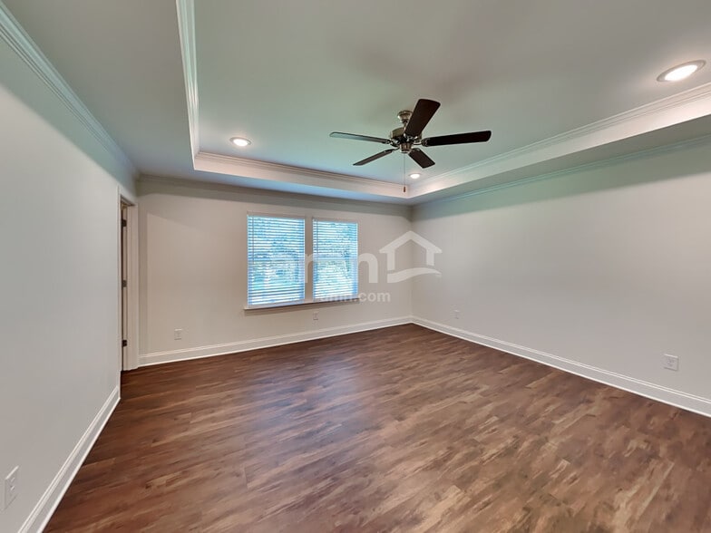 Building Photo - 3820 Chivalry Dr