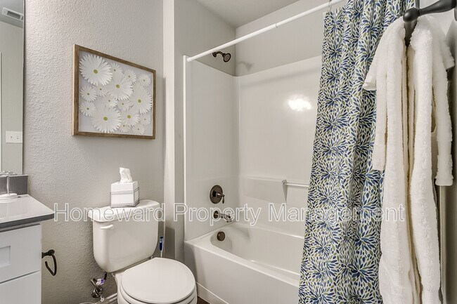 Building Photo - 3809 Huntington Dr