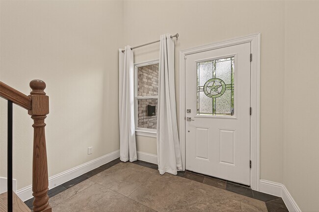 Building Photo - 2209 Silverbonnet St