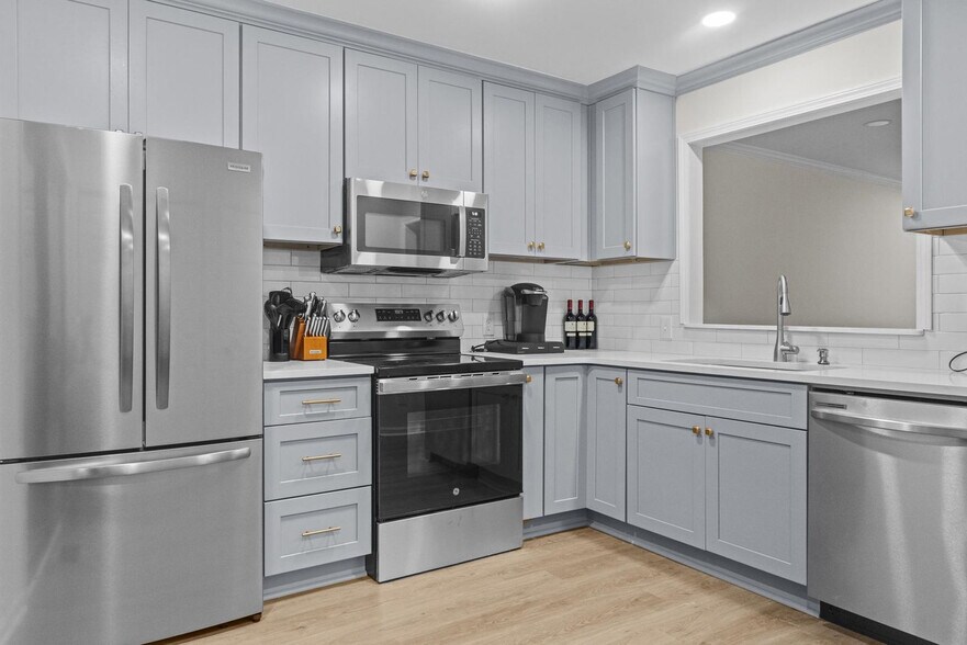 Building Photo - 170 Northview Dr