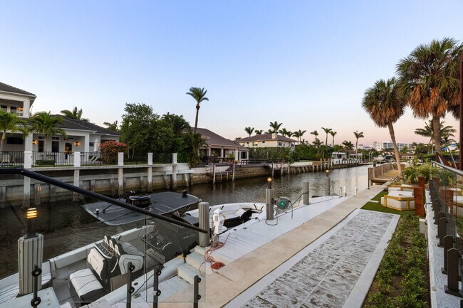 Building Photo - 839 NE Bay Isle Dr