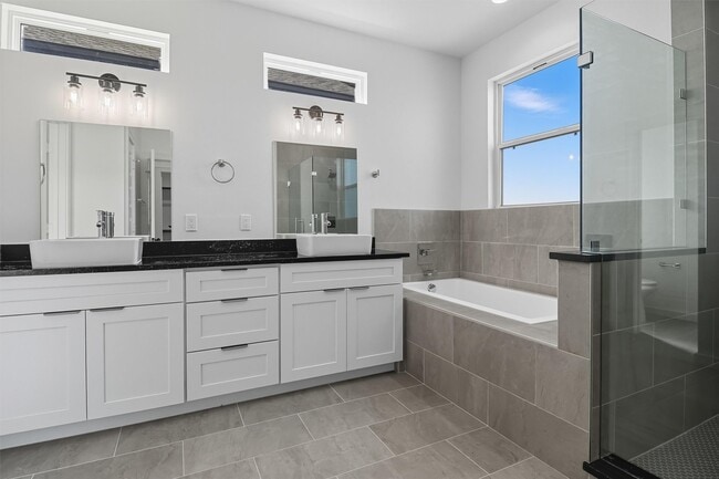 Building Photo - 2924 El Fenice Ln