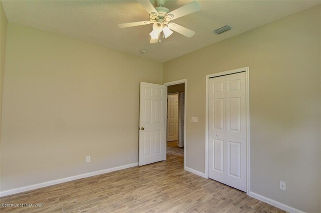 Building Photo - 1233 Bolle Cir