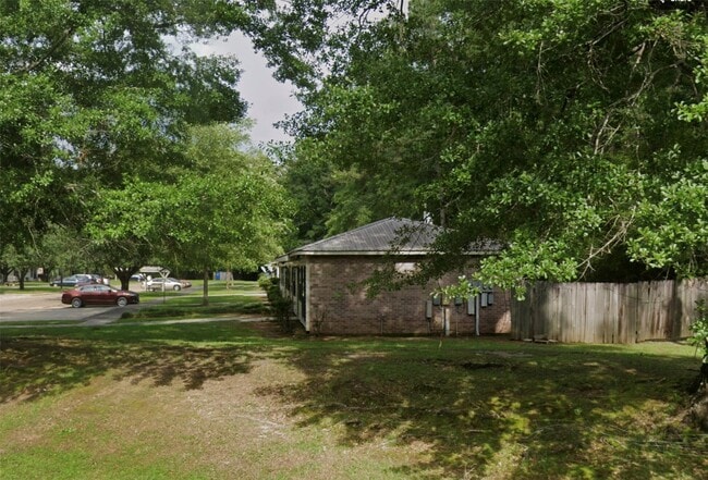 Building Photo - 30774 Hwy 17