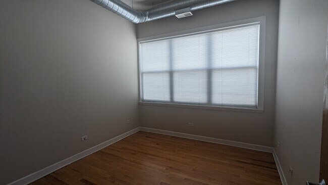 Building Photo - 1738 W Belmont Ave