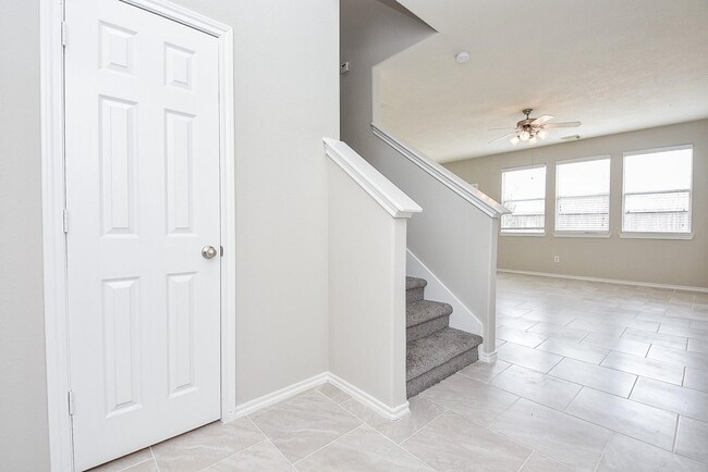 Building Photo - 5619 Stonecloud Ln