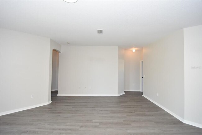 Building Photo - 4 Lynn Pl