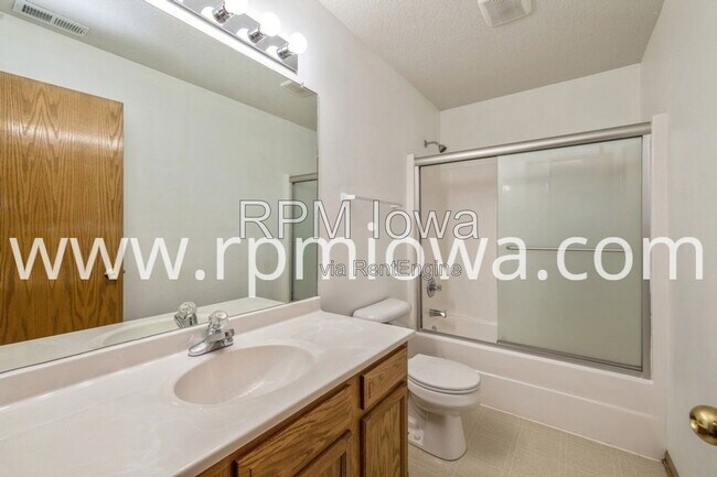 Building Photo - 9315 Kingman Dr