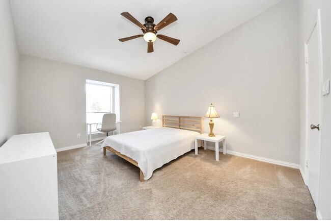 Building Photo - 5711 Sugar Hill Dr