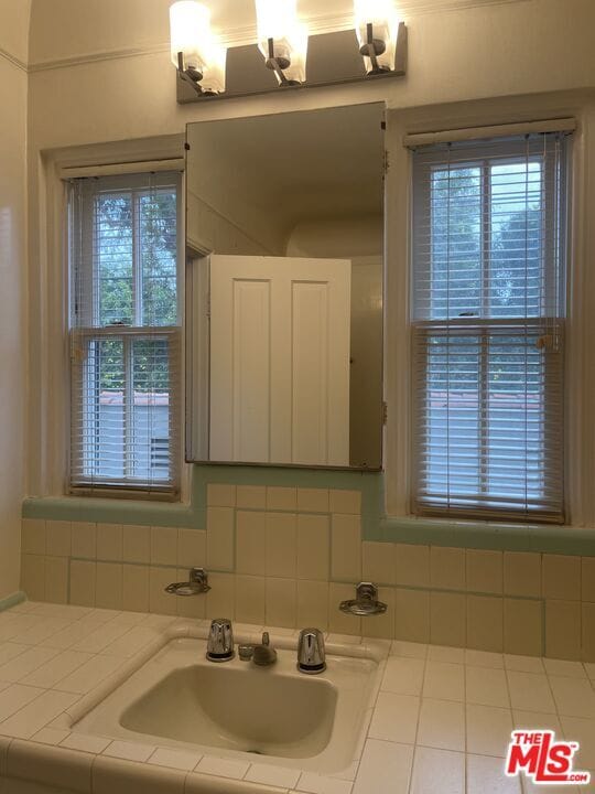 Building Photo - 1292 Devon Ave