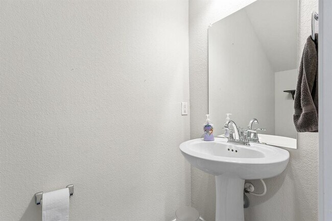 Building Photo - 12104 Cimaizon Dr