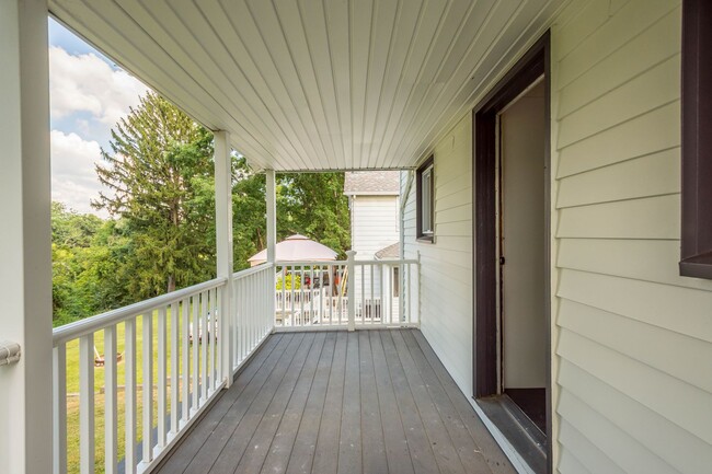 Building Photo - MOVE IN TODAY! DON'T MISS THIS NEWLY RENOV...