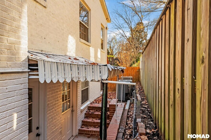 Building Photo - 821 Onslow St