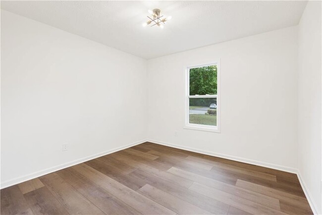 Building Photo - 415 Manor Estates Dr