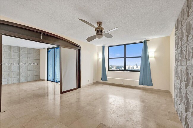 Building Photo - 18151 NE 31st Ct