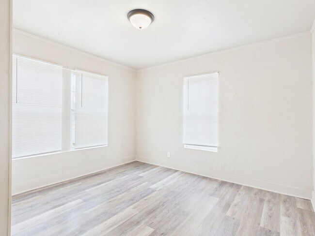 Building Photo - 1111 SW 13th Ave