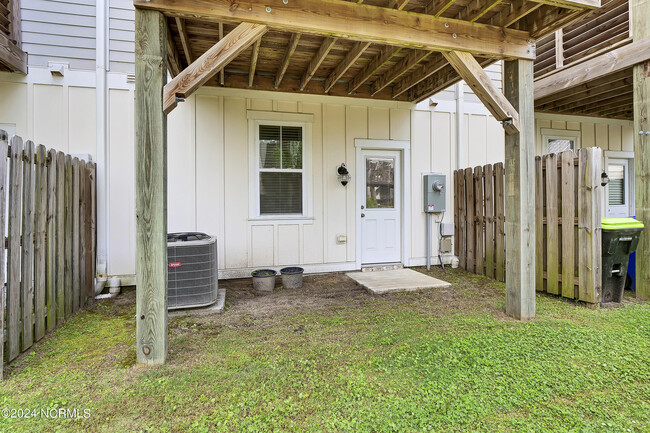 Building Photo - 1808 Bungalow Row