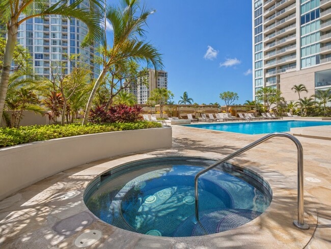 Building Photo - 5333 Likini St