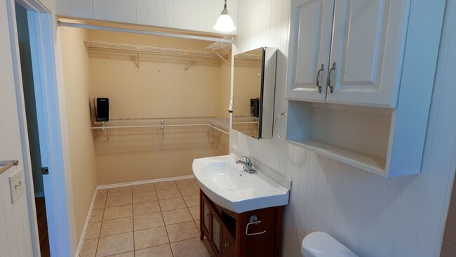 Building Photo - 6223 Avery Island Ave