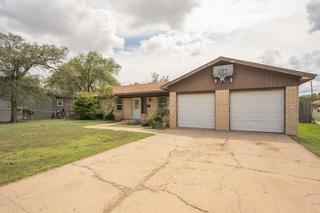 Building Photo - 3 bed 2 bath Near school/park