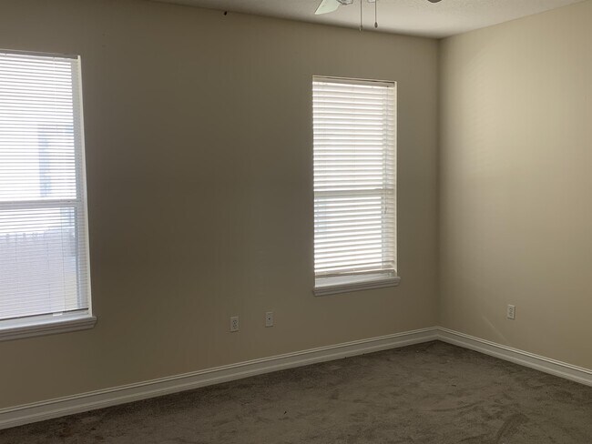 Building Photo - 3343 Bracken Fern Dr