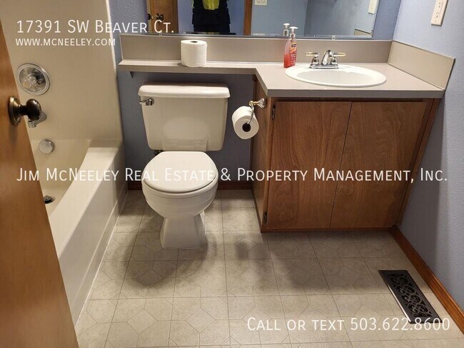 Building Photo - 17391 SW Beaver Ct