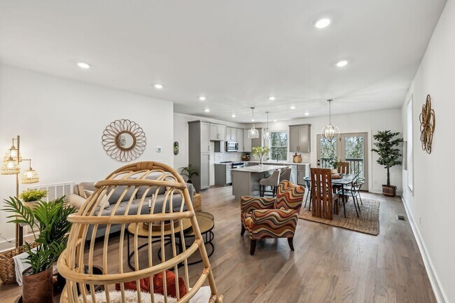 Building Photo - 2109 Chadwell Retreat Dr