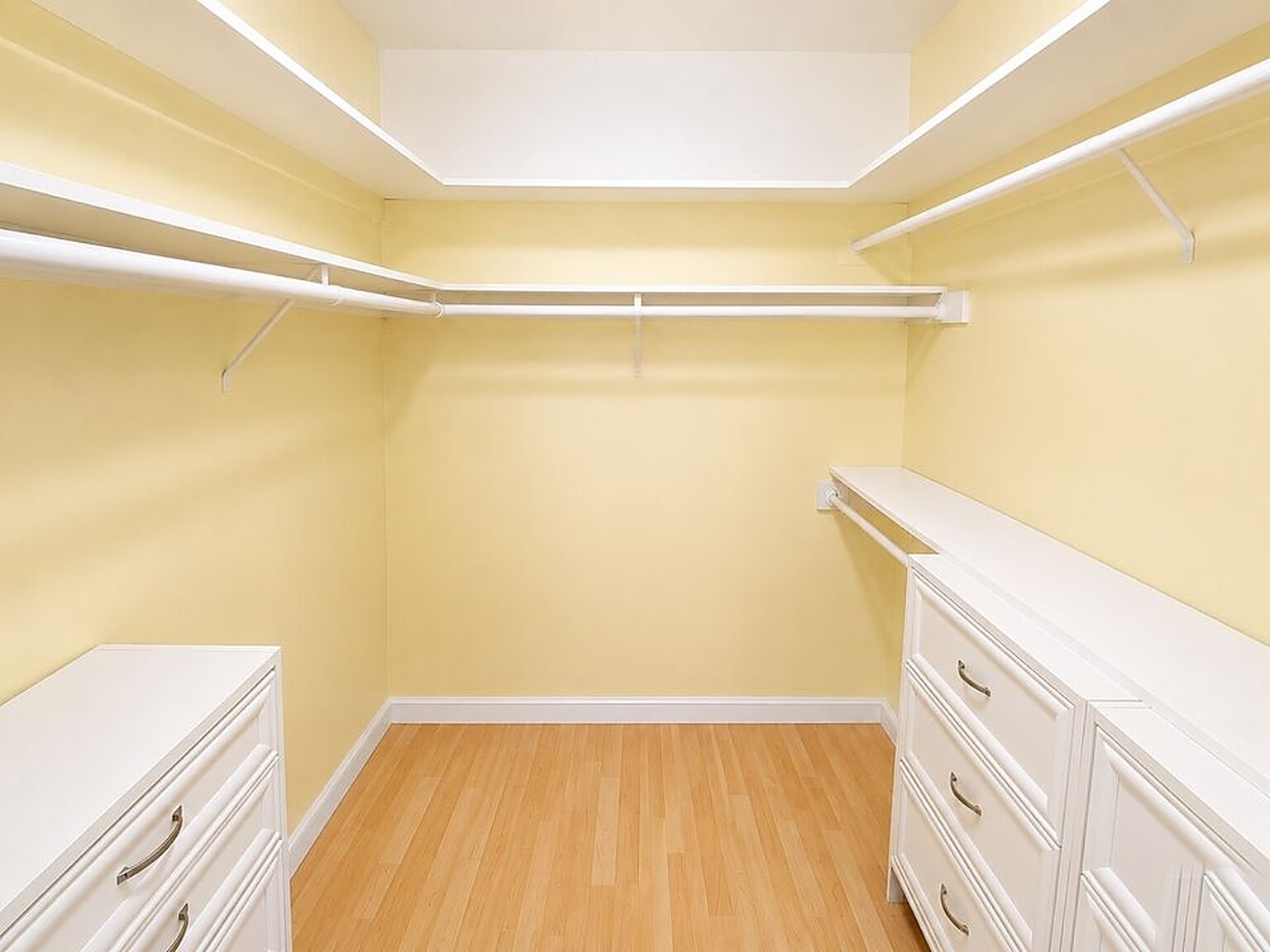 Building Photo - 5870 Green Valley Cir
