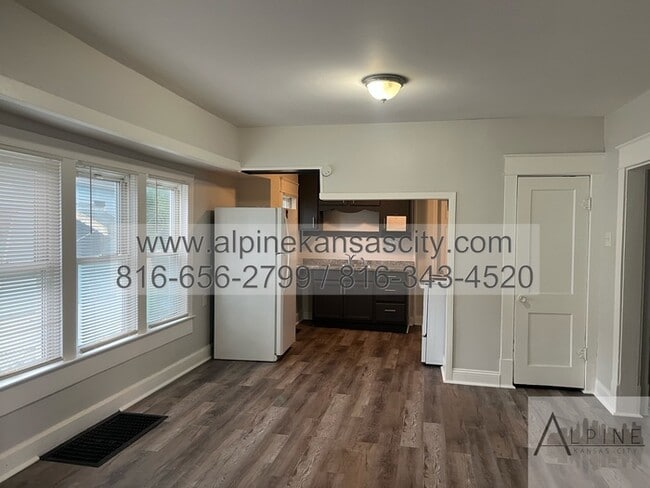 Building Photo - Independence Home on Fenced Lot!