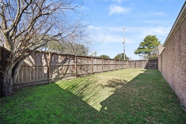 Building Photo - 11018 Francoise Blvd