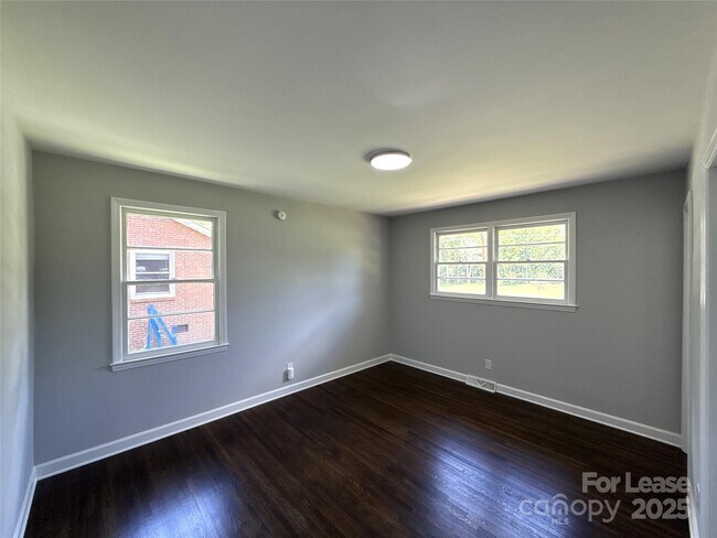 Building Photo - 5320 Dolphin Ln